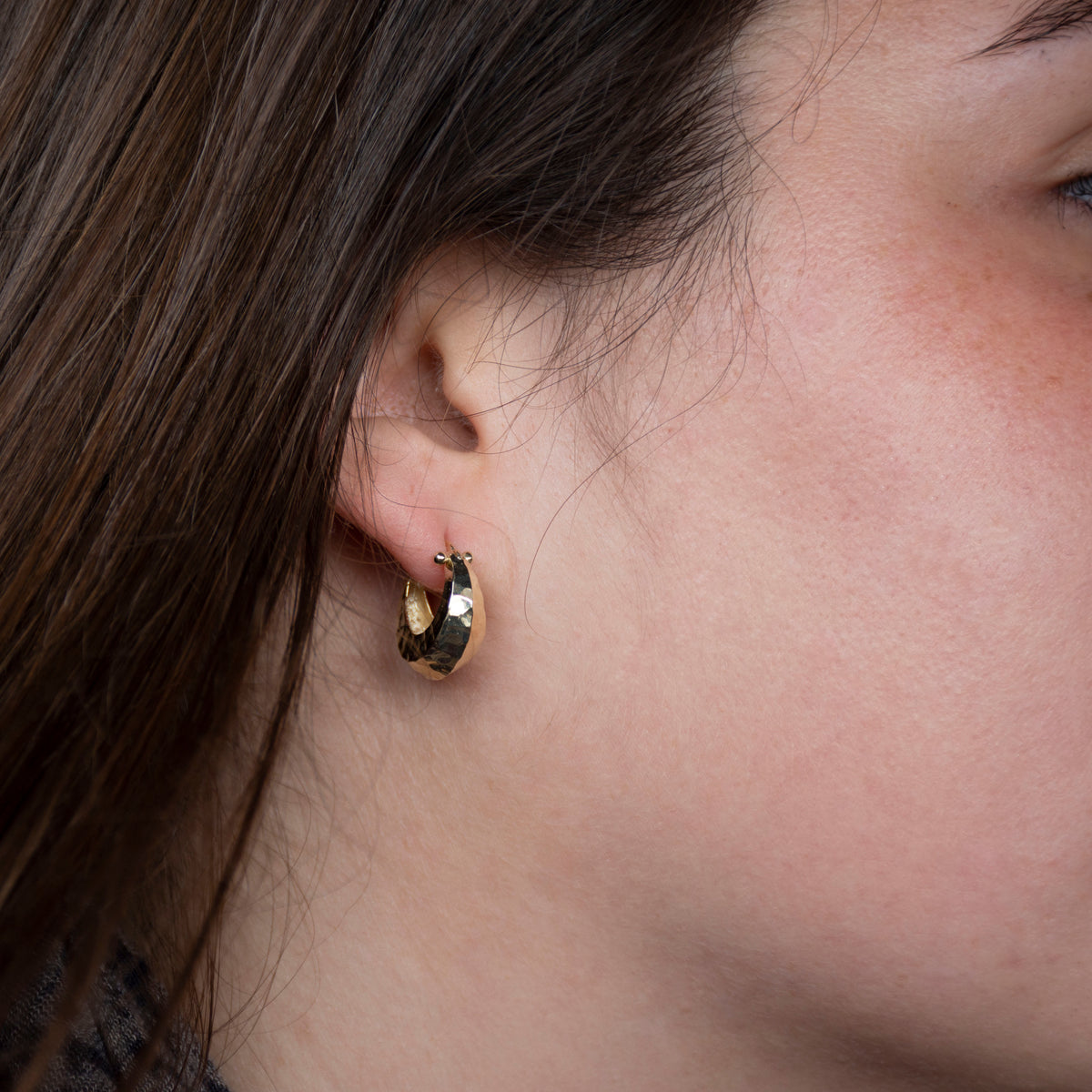 EG0375 Hammered Gold Hoop Earrings