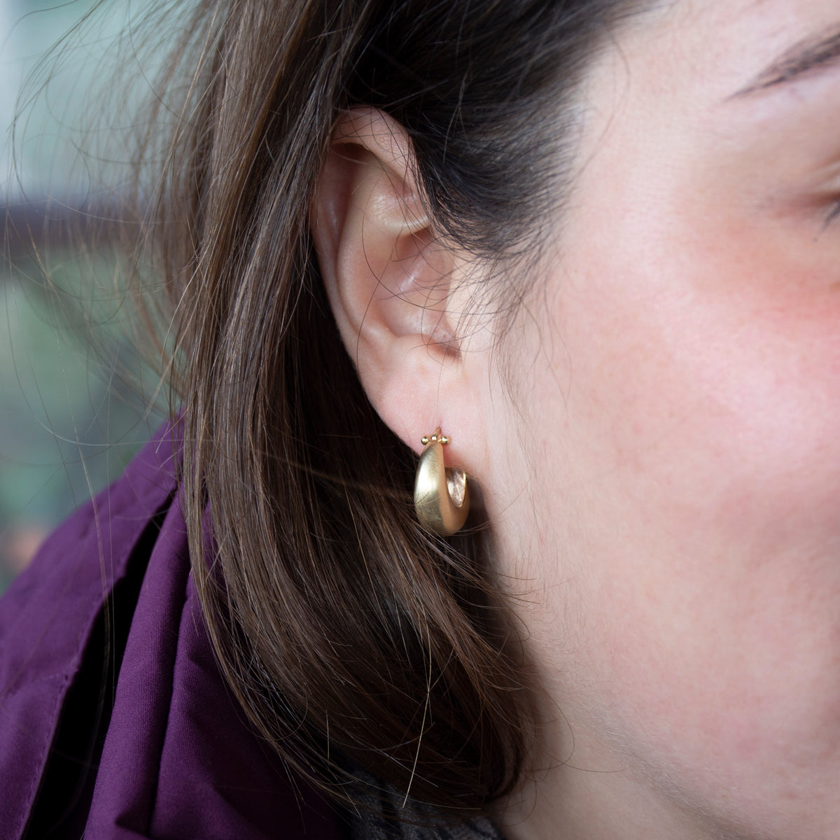 EG0375 Hammered Gold Hoop Earrings