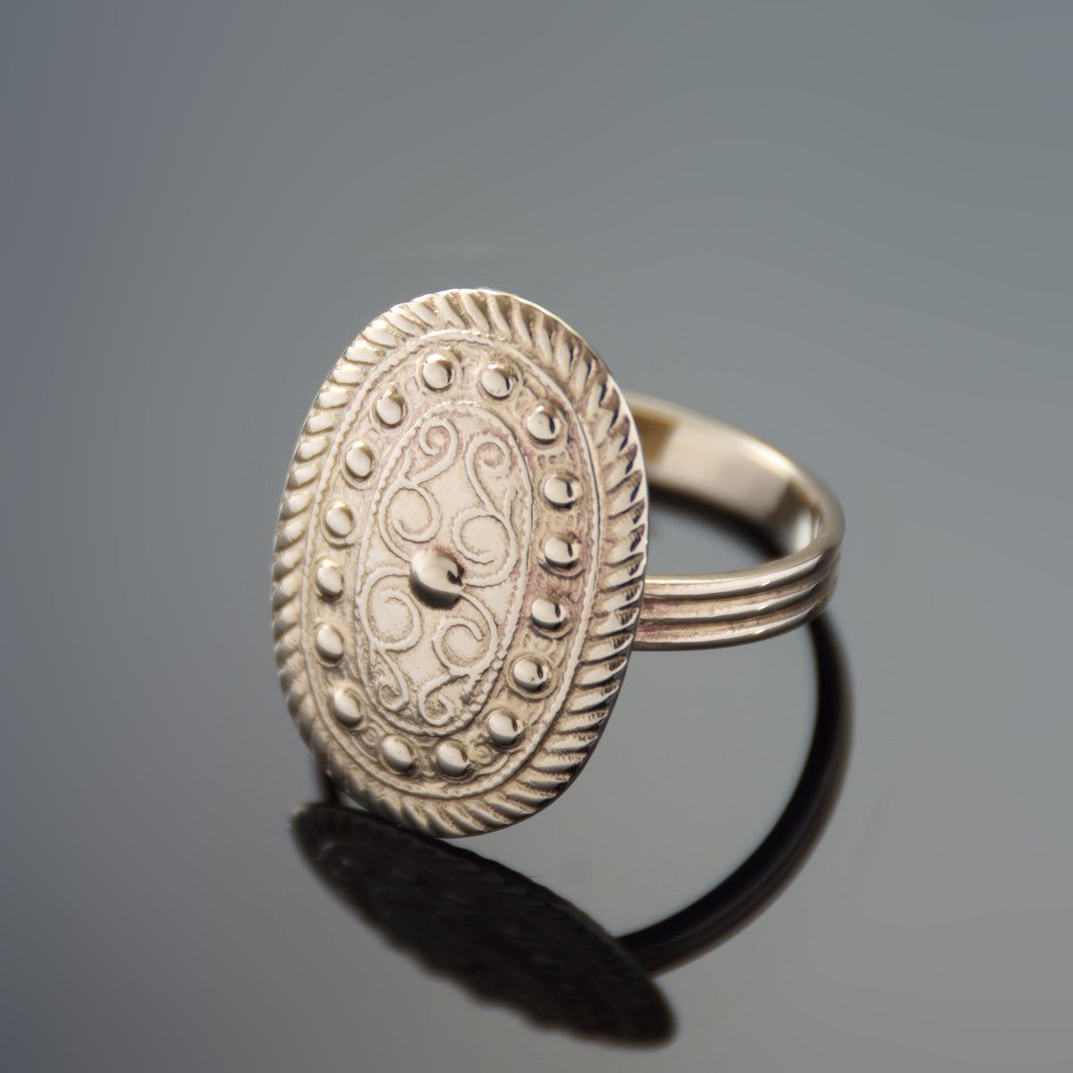 RG1870 Ethnic Oval Gold Ring