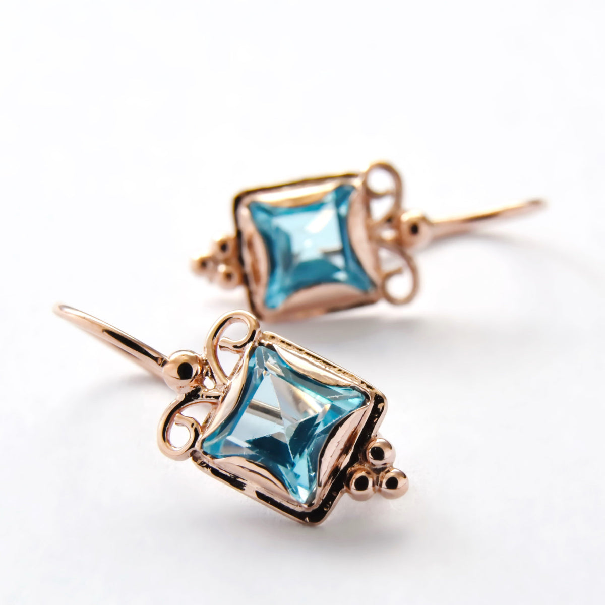 EG7811-4 Gold and Topaz square earrings