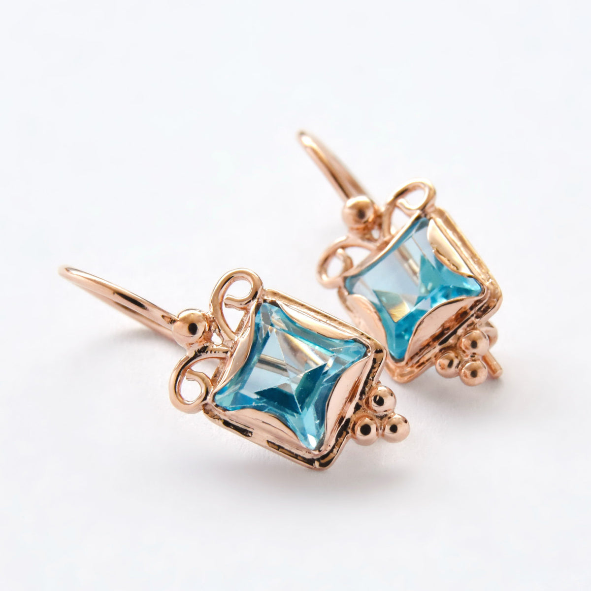 EG7806-1 Elegant Gold Drop Earrings with Blue Topaz