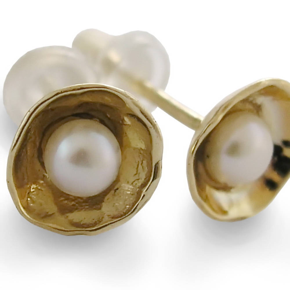EG0388X Gold and Pearls stud earrings