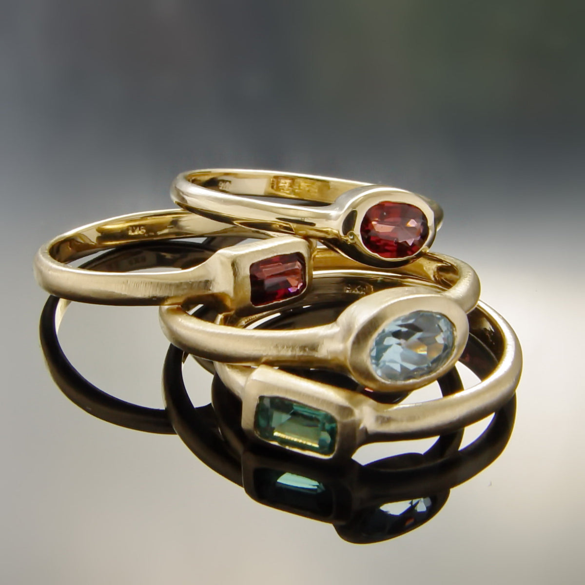 RG1801-2 Modern Gold Ring with Oval Garnet
