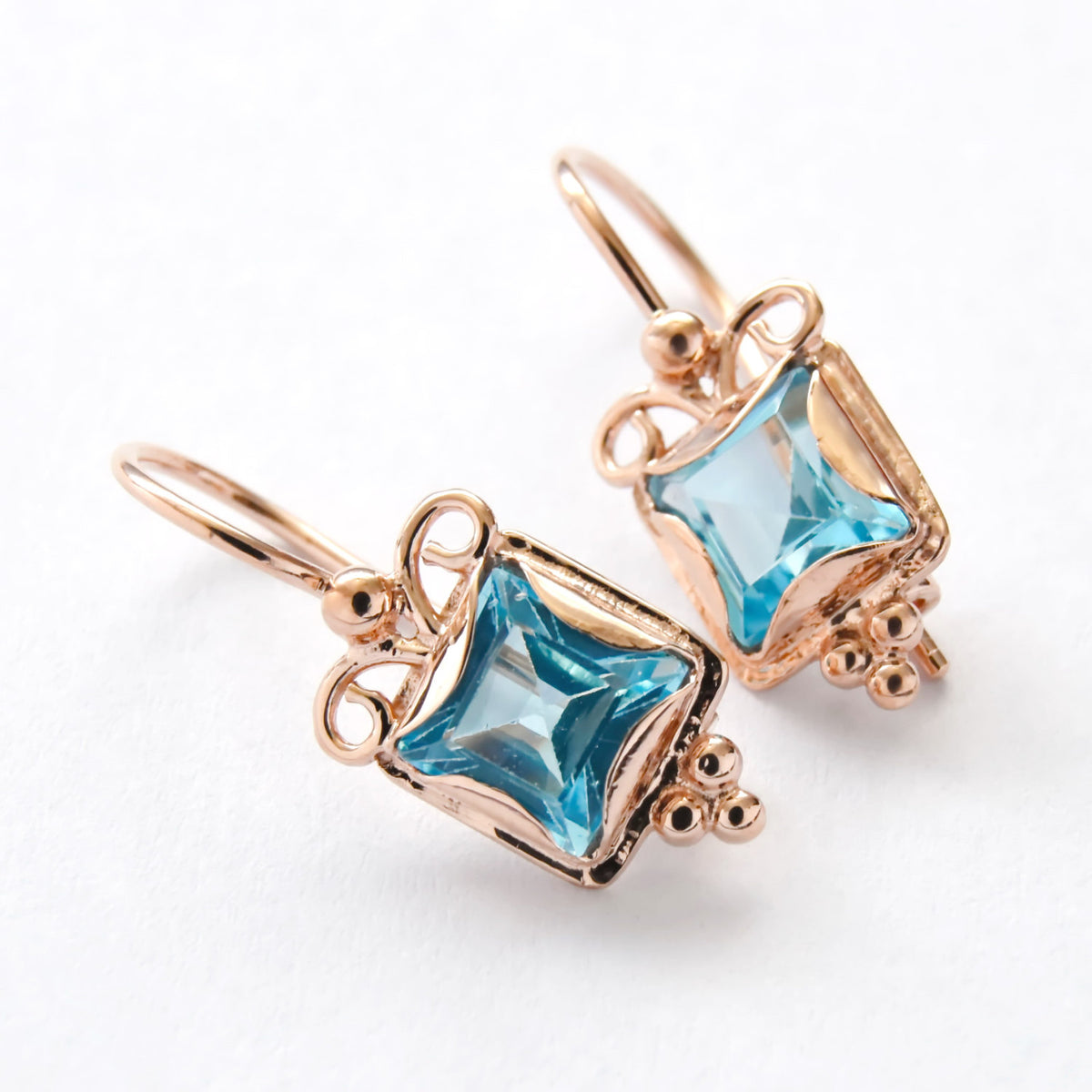 EG7806-1 Elegant Gold Drop Earrings with Blue Topaz