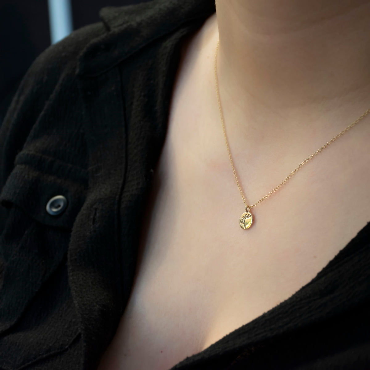 NG4768B Gold Necklace with Round Hand-Stamped Flowers Pendant