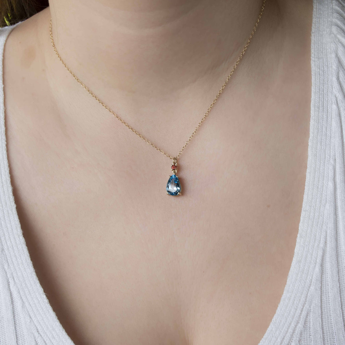 NG4805-1 Exquisite Pear-Shaped Blue Topaz and Garnet Pendant Necklace