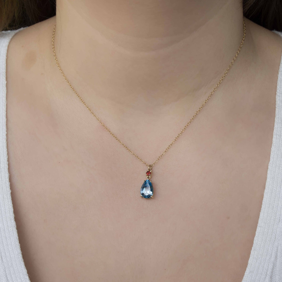 NG4805-1 Exquisite Pear-Shaped Blue Topaz and Garnet Pendant Necklace