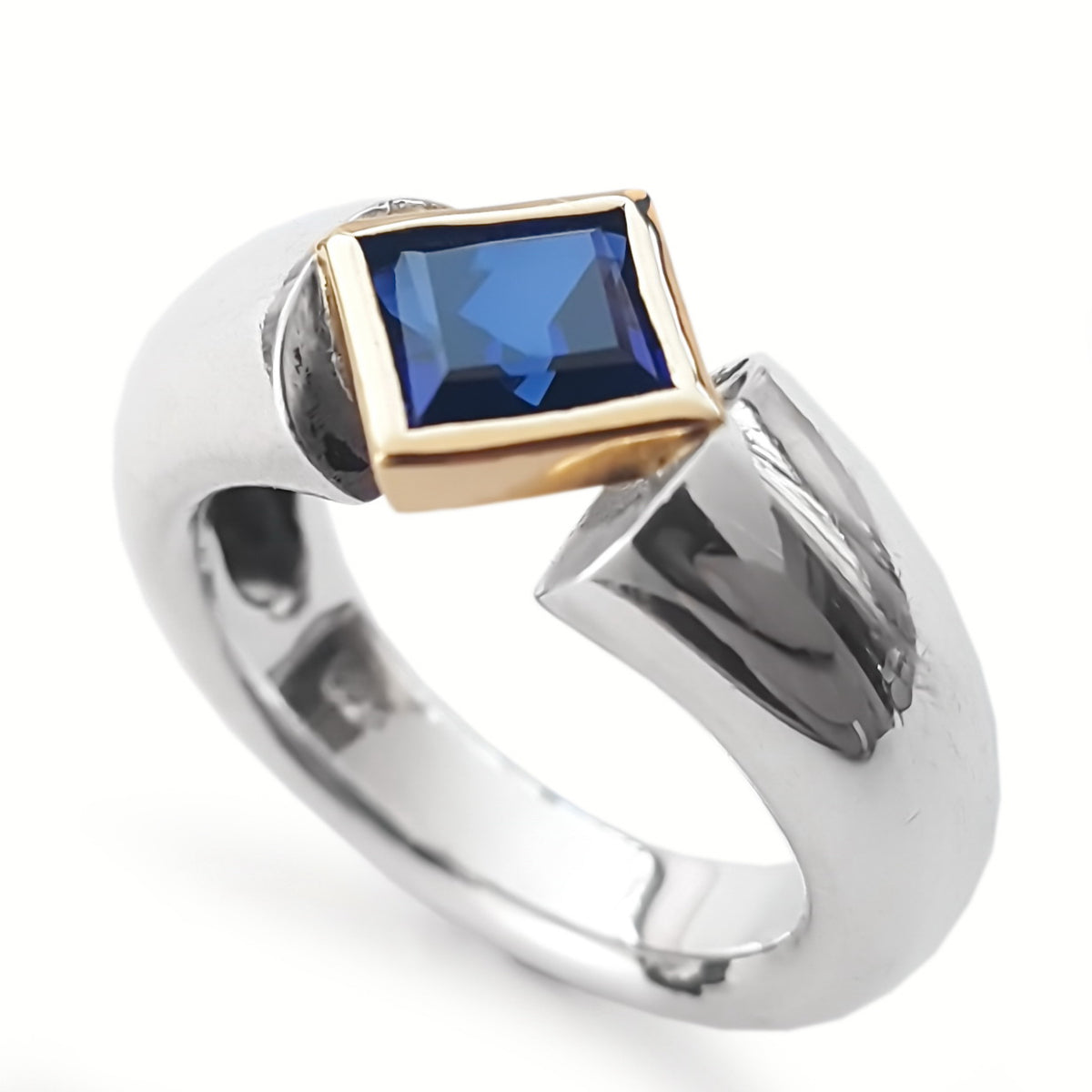 R0922C Square Sapphire on a Chunky Silver Band