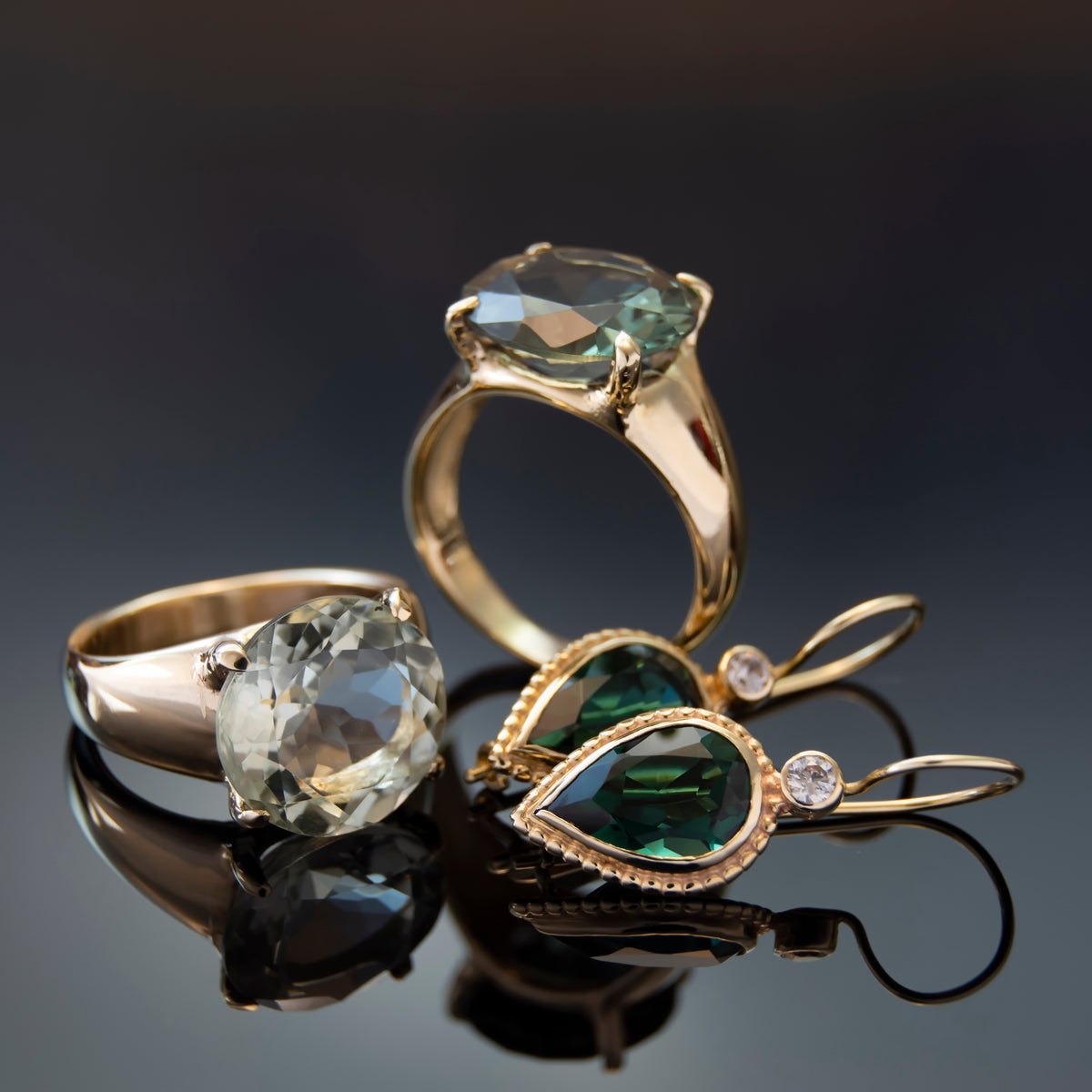 RG1782-1 Gold Estate Ring with Green Spinel