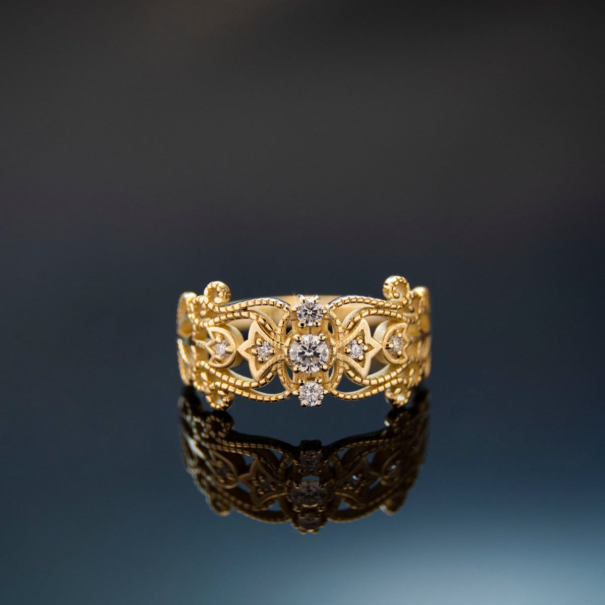 RG1918 Filigree Diamond Gold Ring with Exquisite Details