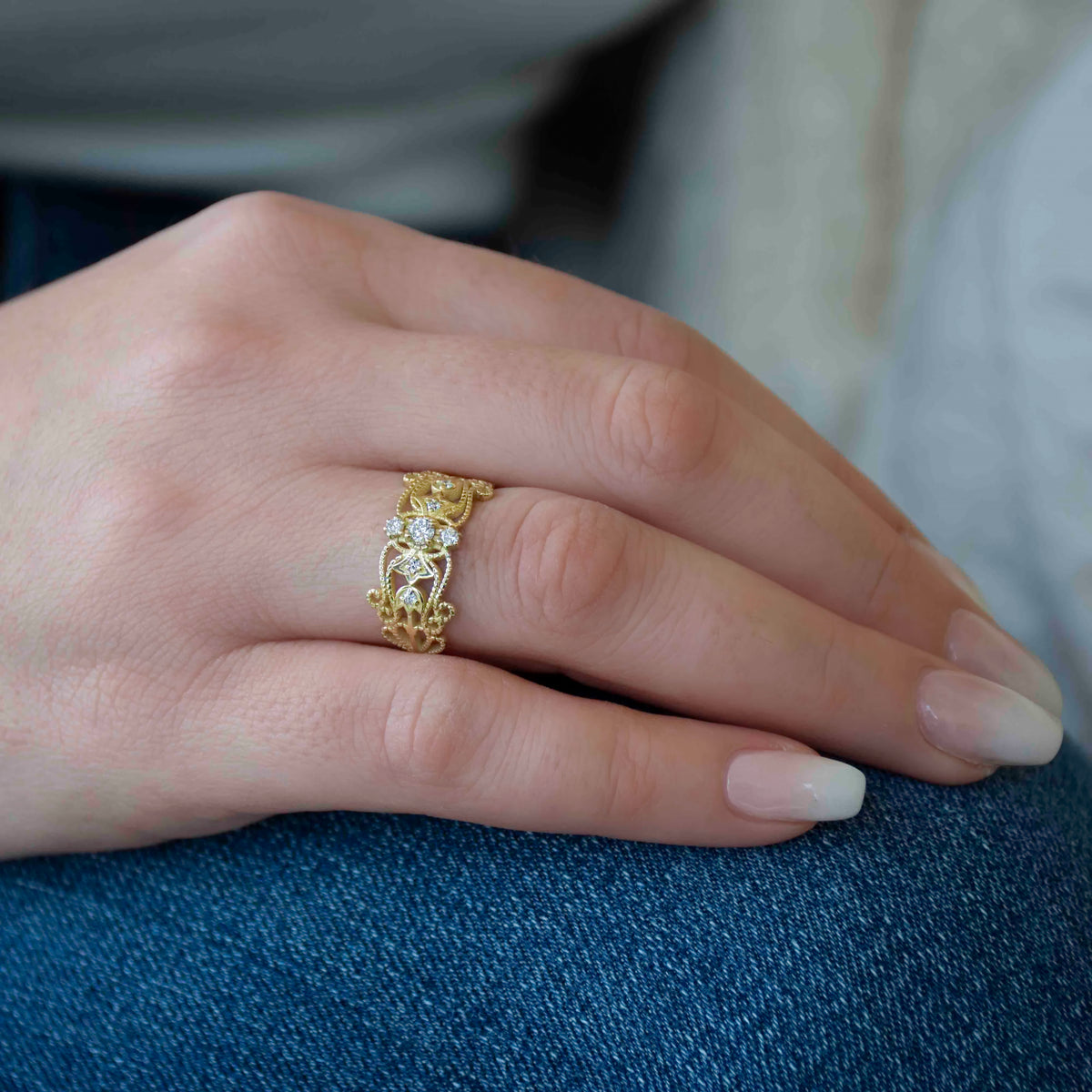 RG1918 Filigree Diamond Gold Ring with Exquisite Details