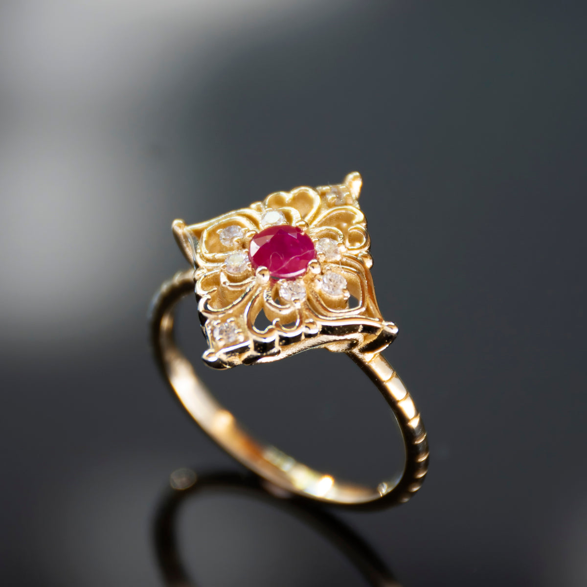 RG1945-1 Filigree Yellow Gold Ring with Ruby and Diamond Cluster, Vintage Gold Ring, Ruby and Diamonds Gold Ring