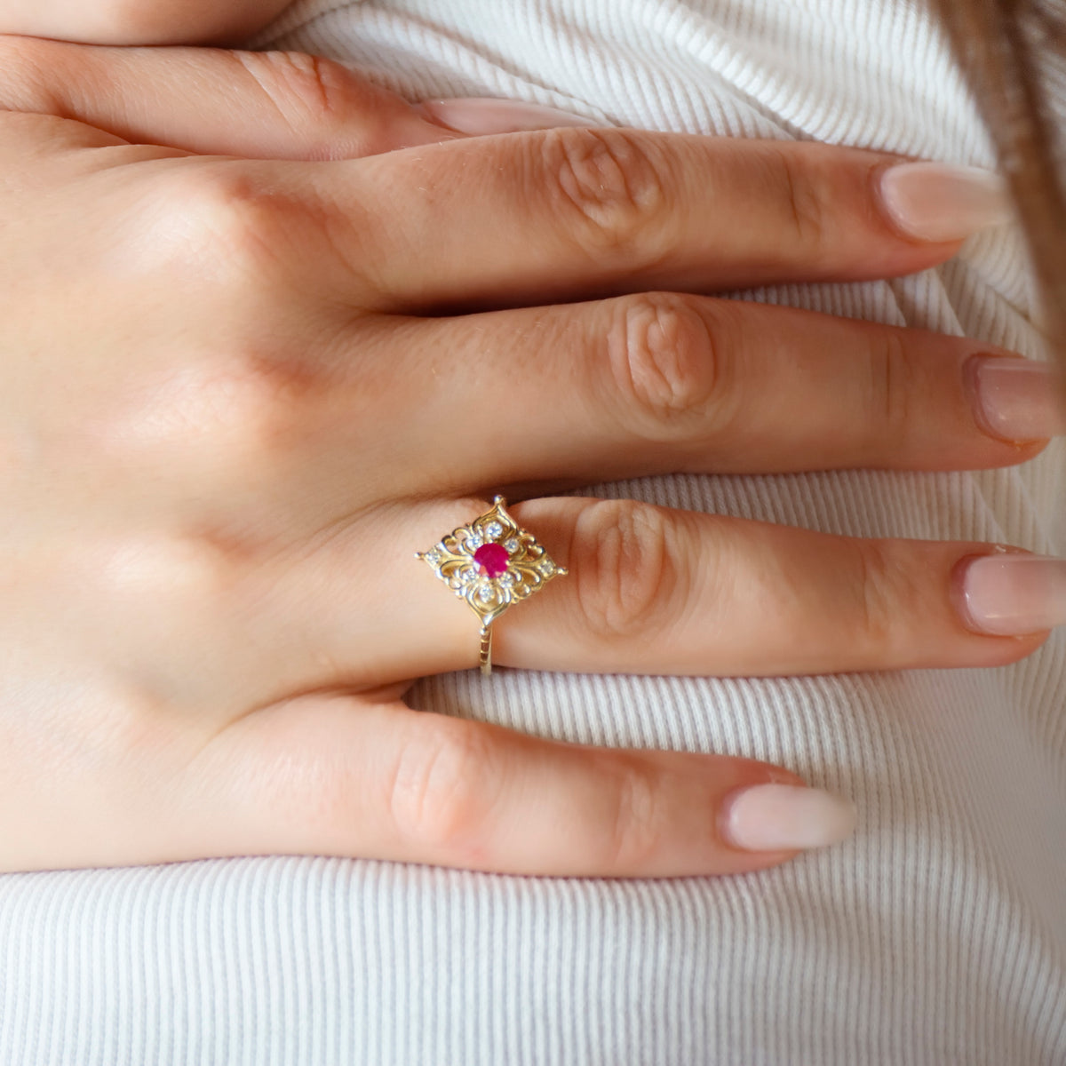 RG1945-1 Filigree Yellow Gold Ring with Ruby and Diamond Cluster, Vintage Gold Ring, Ruby and Diamonds Gold Ring