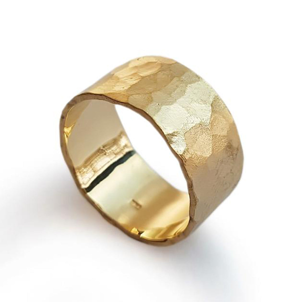 RG0976-1 Wide hammered 18K gold wedding band