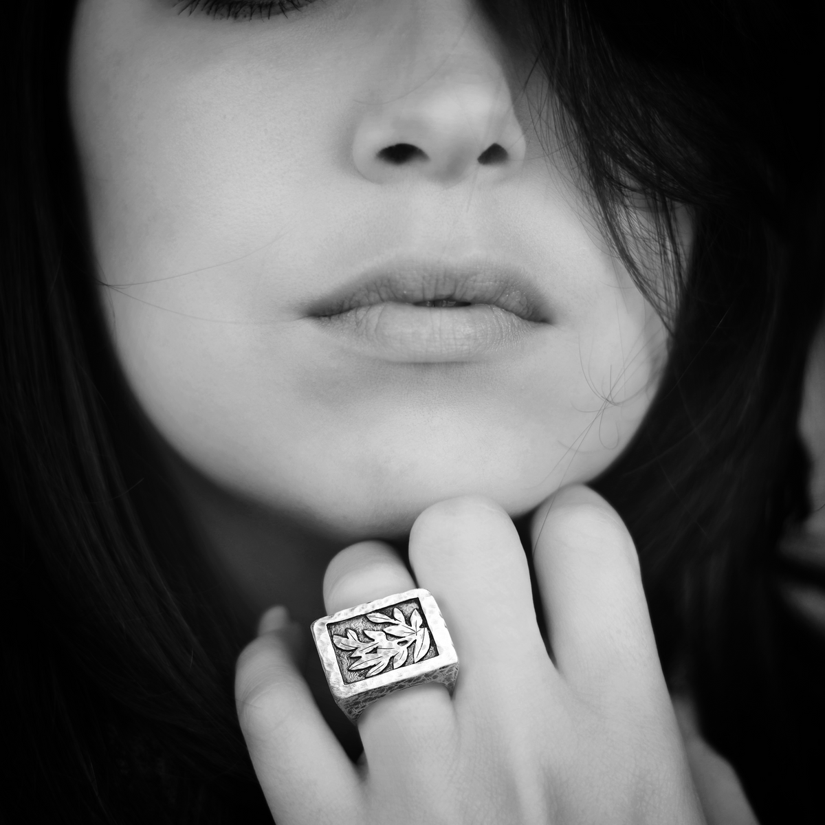 R1300S Silver leaves signet ring