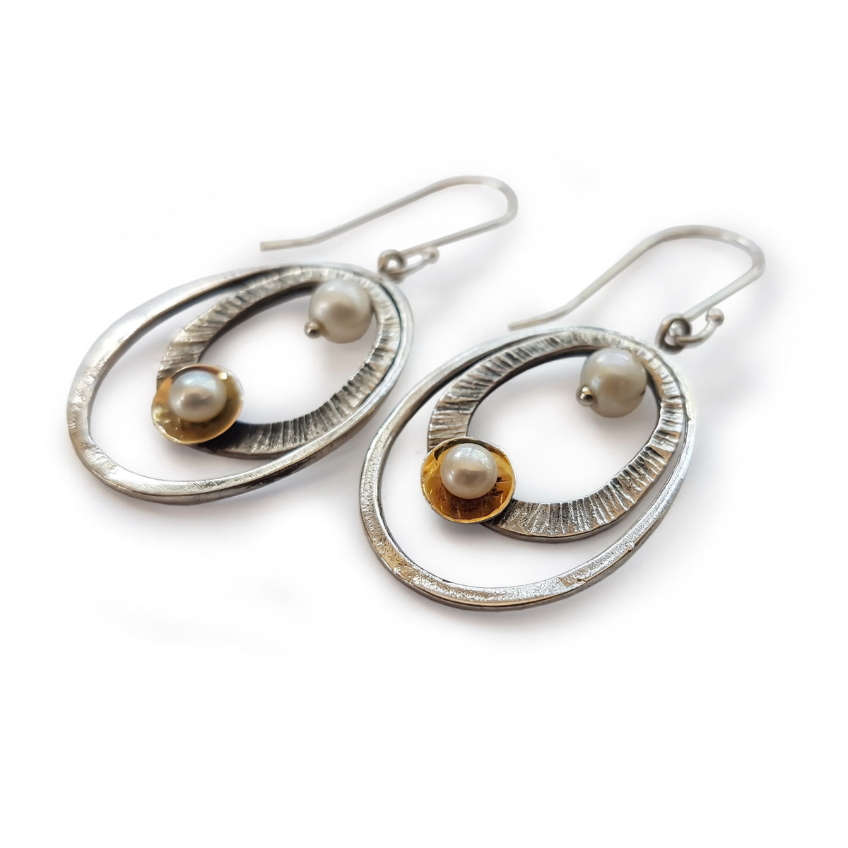 E2168G Silver and Gold circles earrings with Pearls