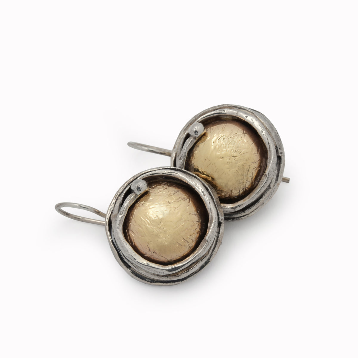 E7897G Textured two-tone drop earrings