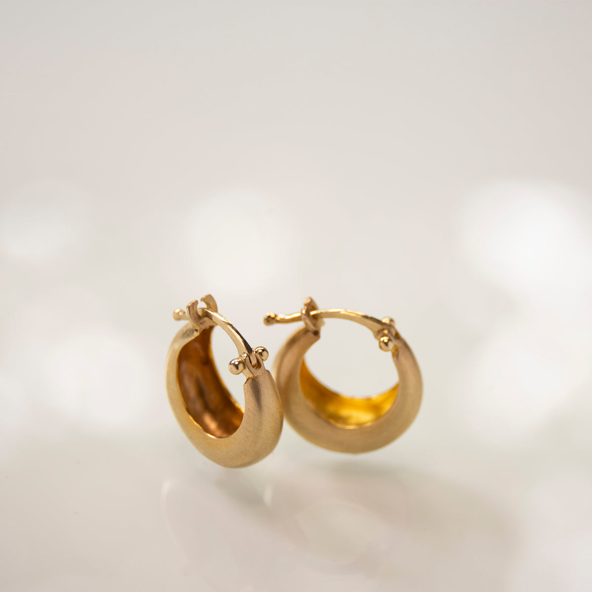 EG0375 Hammered Gold Hoop Earrings