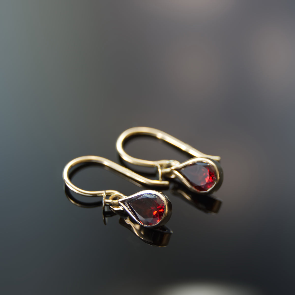 EG2231-1 Gold Teardrop dangle earrings with Garnet