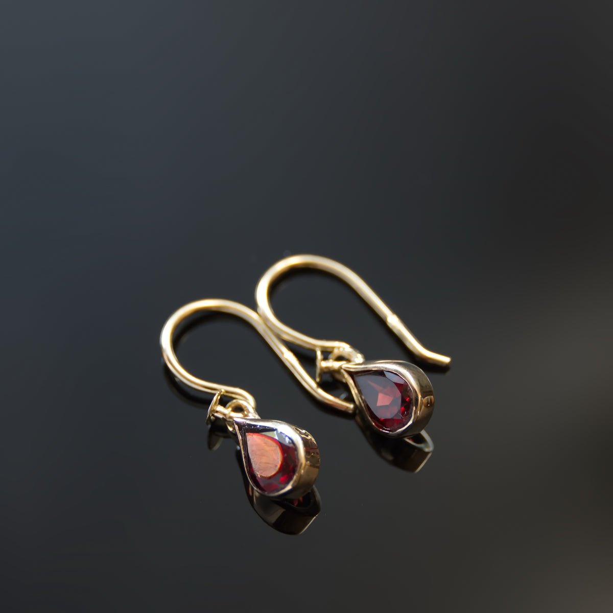 EG2231-1 Gold Teardrop dangle earrings with Garnet