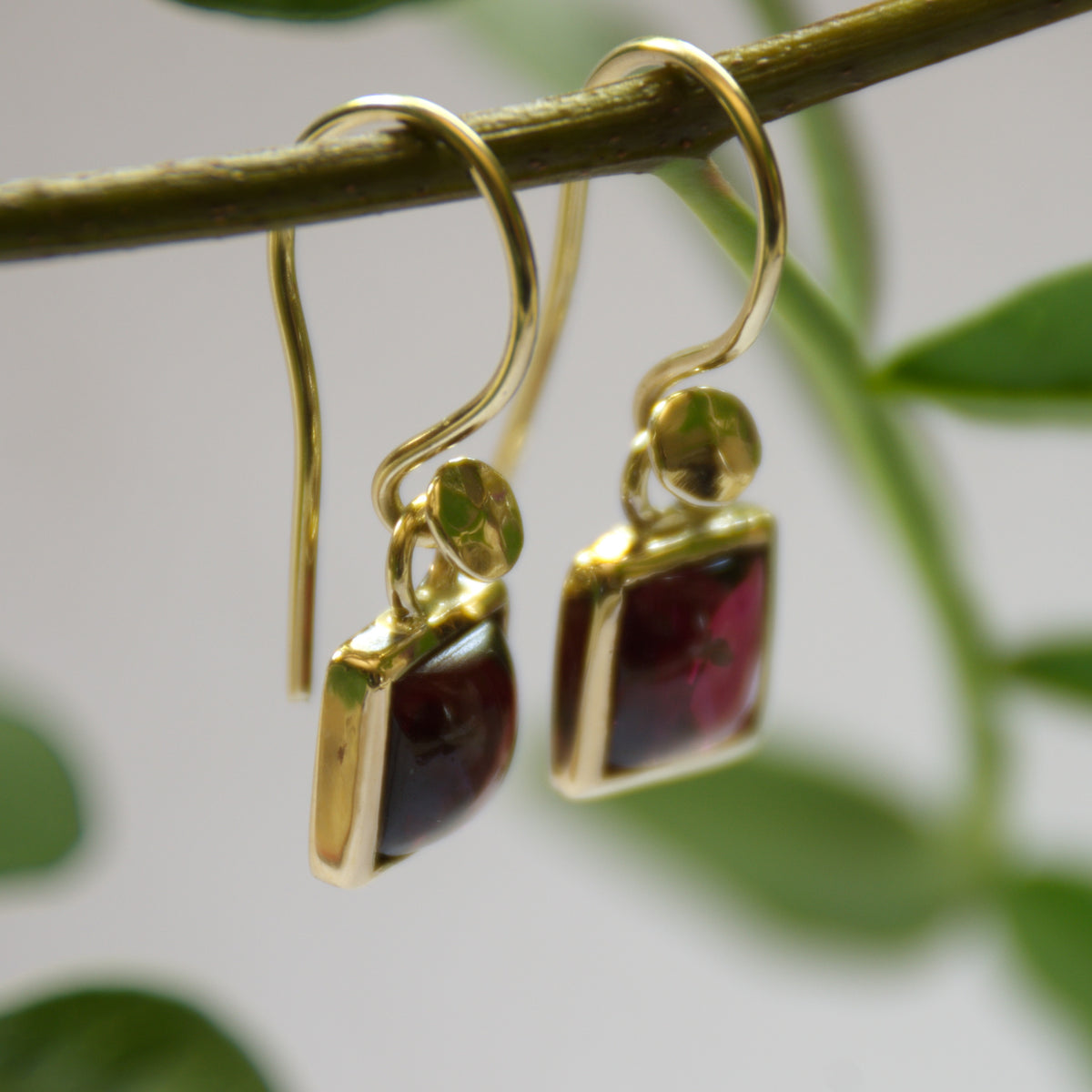 EG2235 Square Gold earrings with Red Garnet