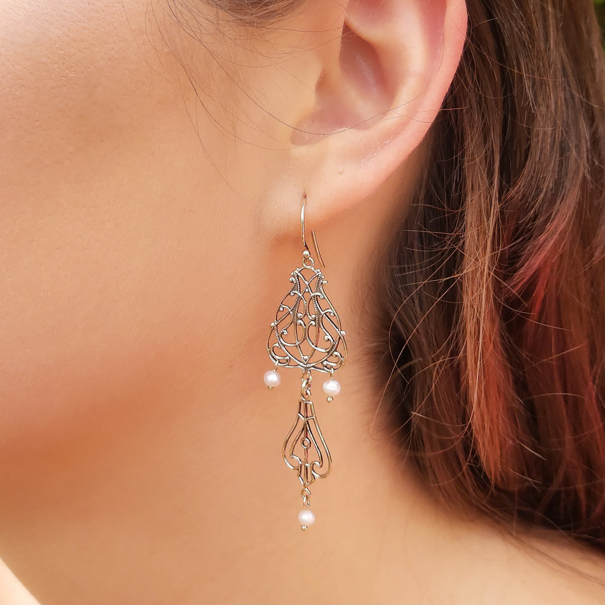 EG7702 Gold Chandelier Earrings with Pearls