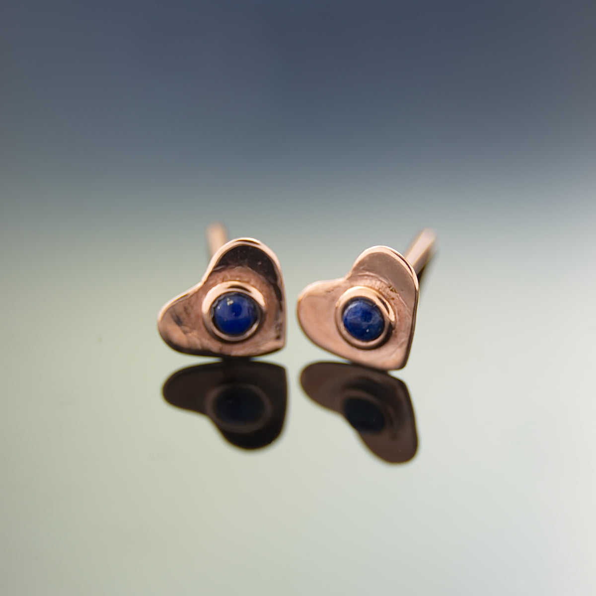 EG7763 Gold Heart Stud Earrings with Lapis Lazuli