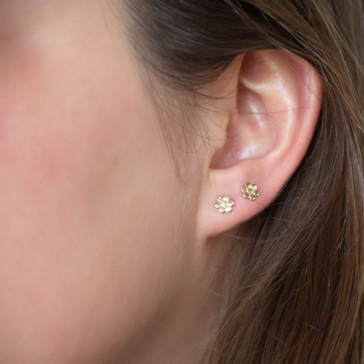 EG7768 Gold Flower Stud Earrings