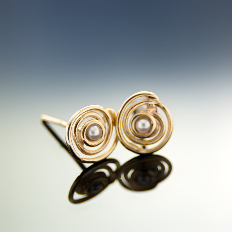 EG7769 Gold Spiral stud earrings