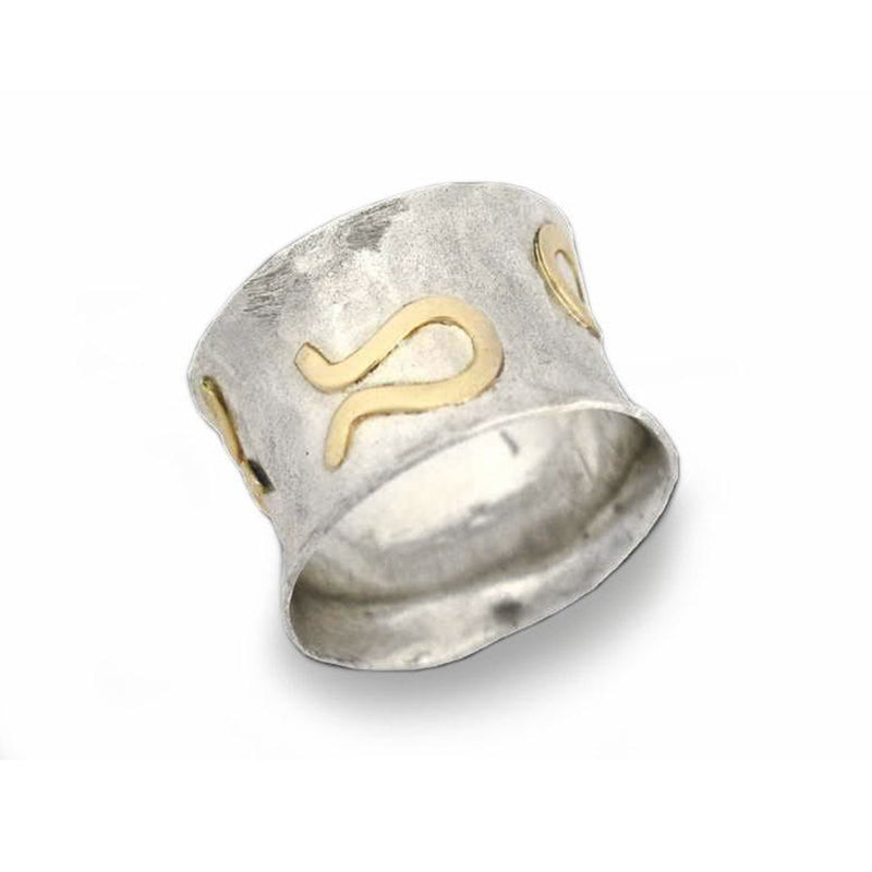 R1026F Hammered silver band with spiral pattern