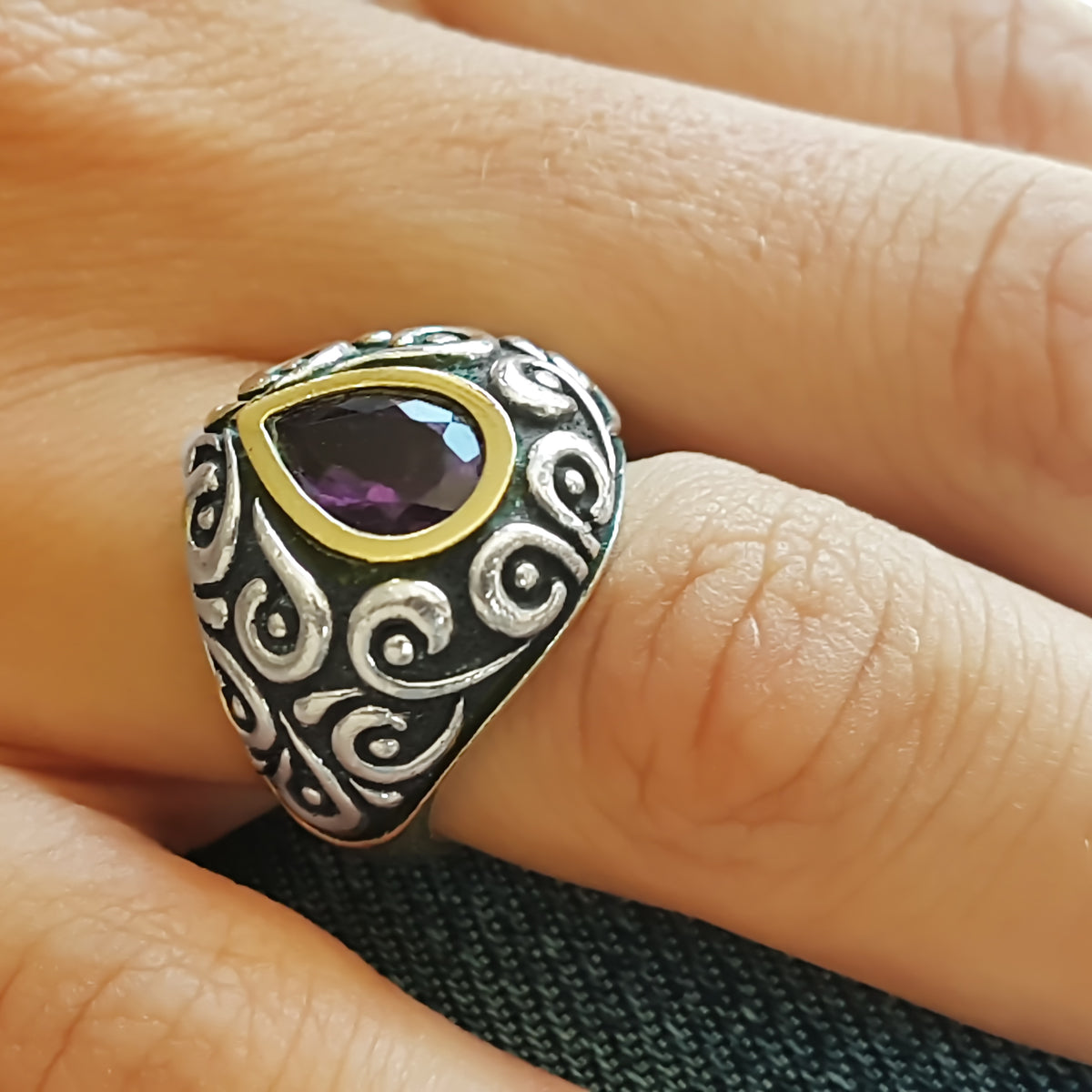 R1152 Filigree ring with Teardrop Amethyst