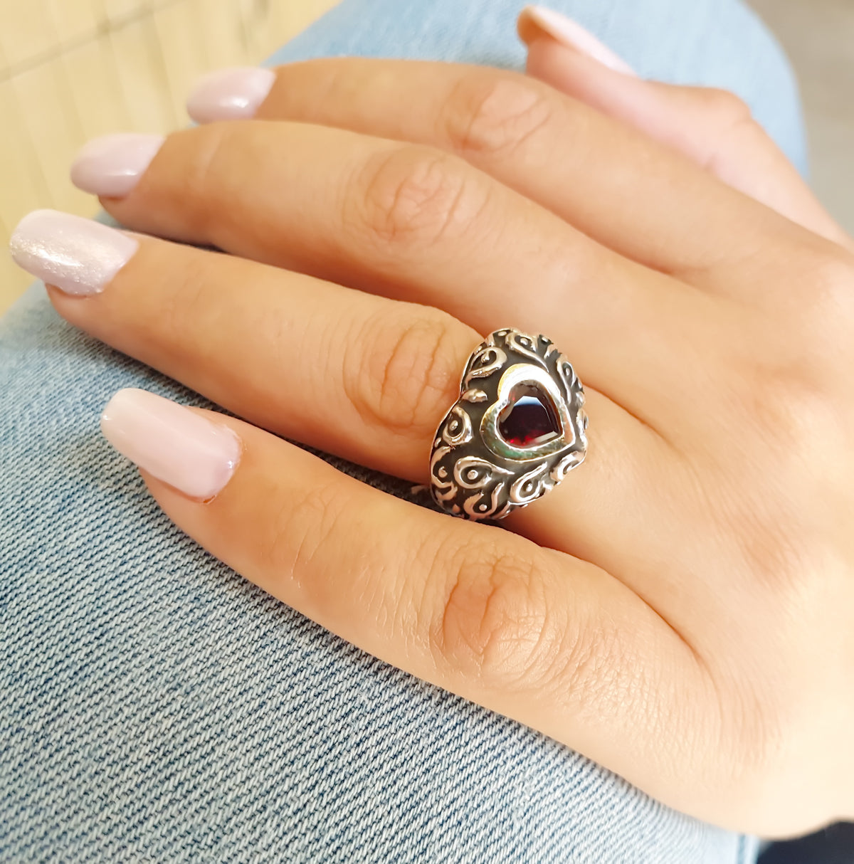 R1152 Filigree ring with Teardrop Amethyst