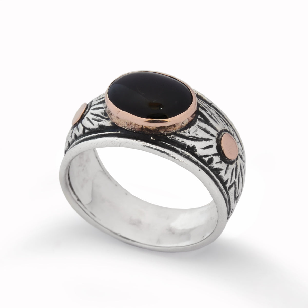 R1562 Floral two tone band with Onyx