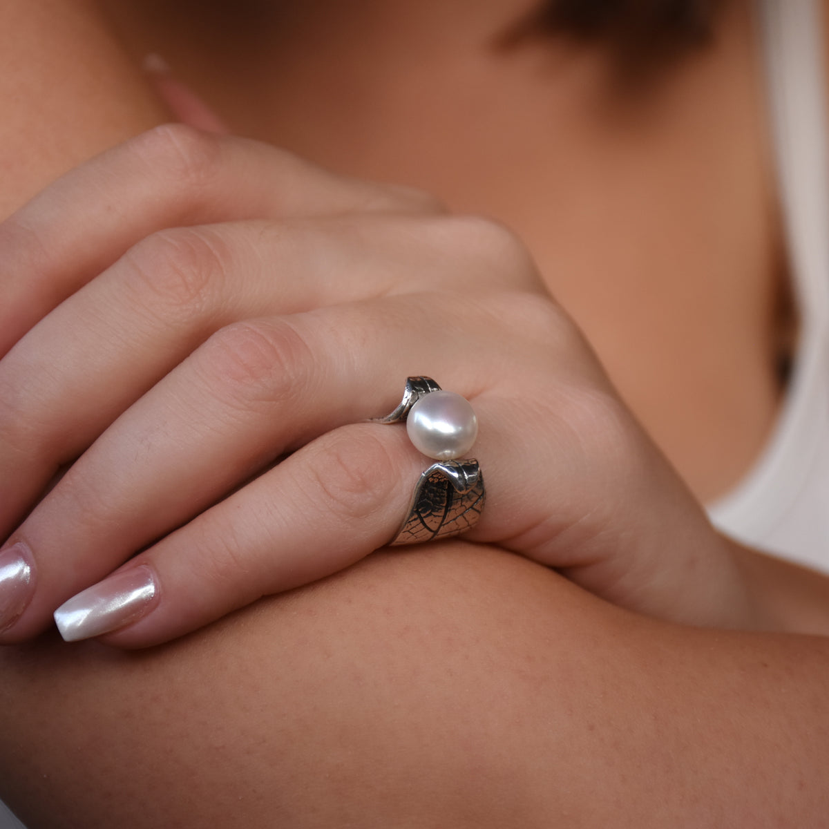 R1640 Silver Leaf ring with White Pearl