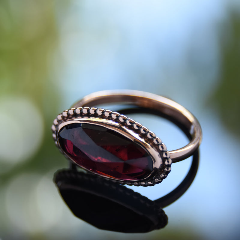 RG1810-1 Faceted Garnet vintage ring
