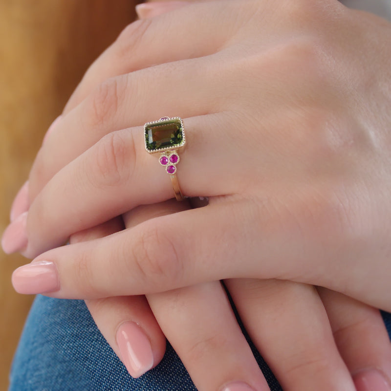 RG1833-2 Square Gold ring with Green Spinel and Ruby