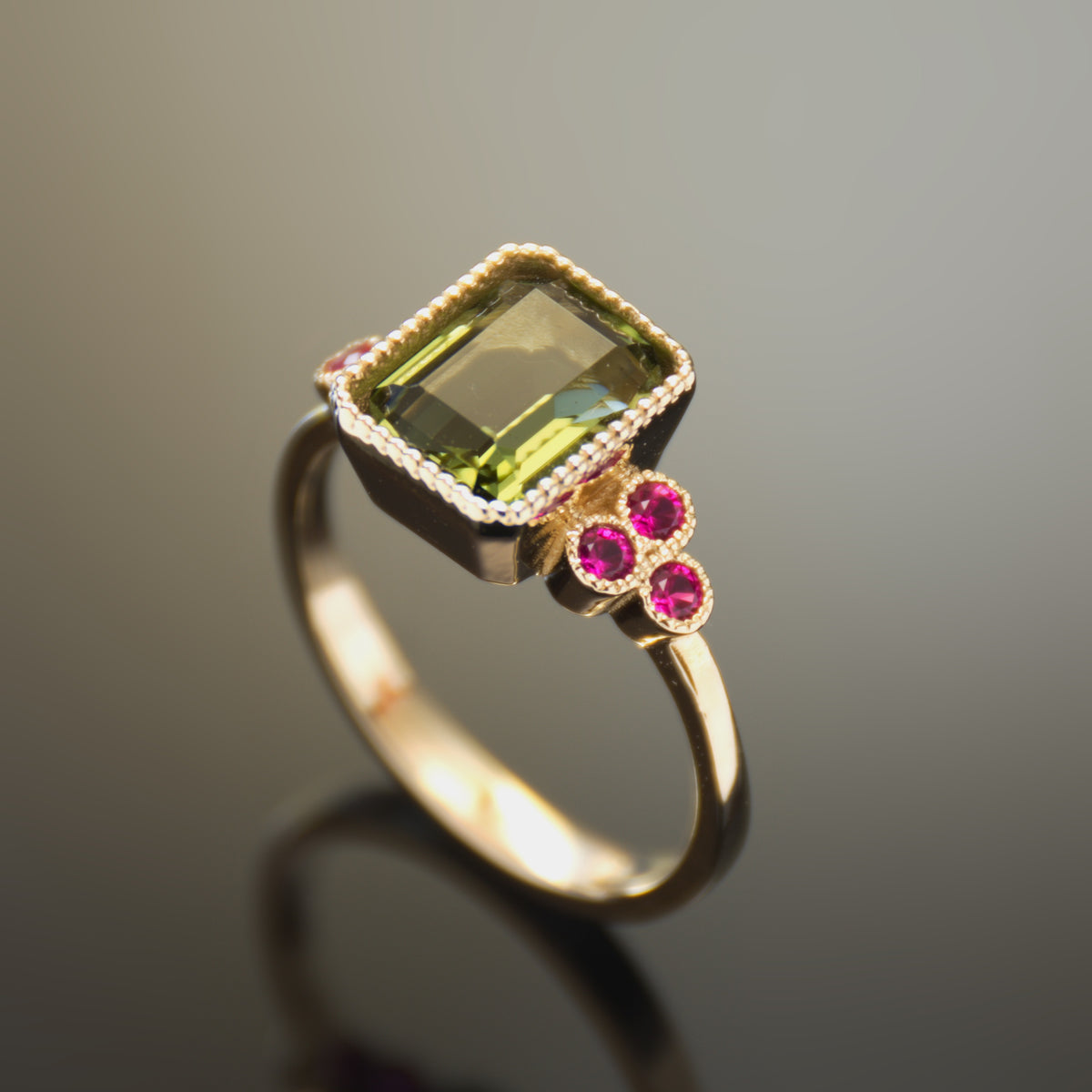 RG1833-2 Square Gold ring with Green Spinel and Ruby