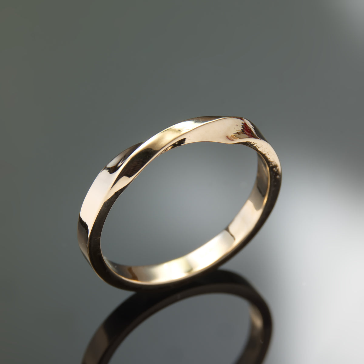 RG1873 Simple Gold Ring with a Double Twist