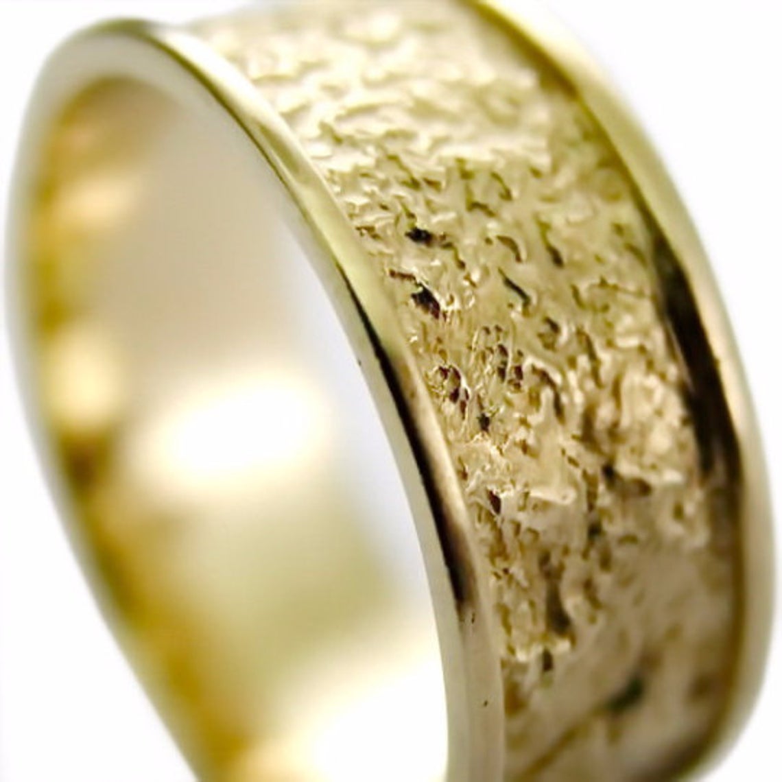 RG1082A Pebble gold wedding band