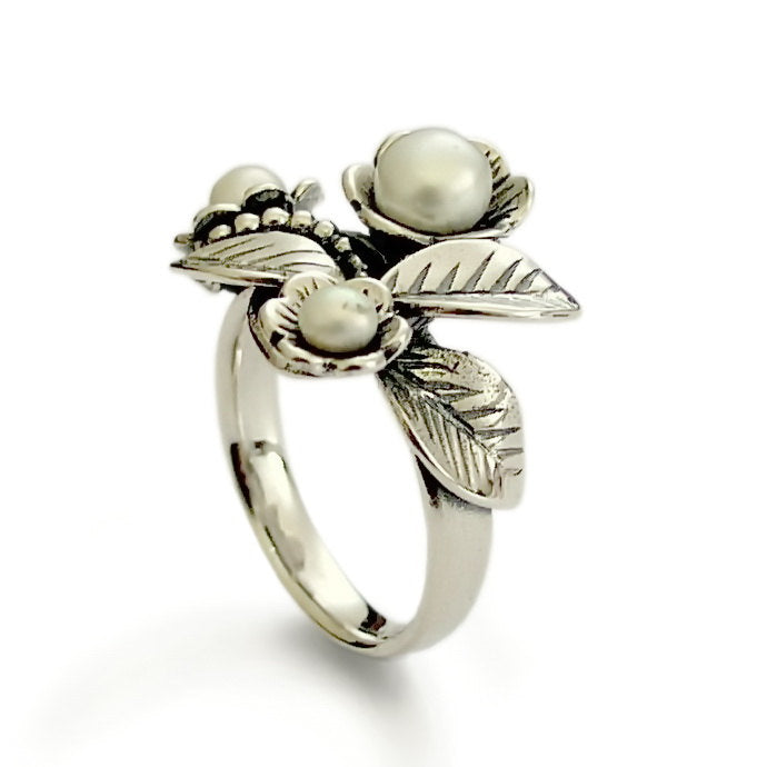 R1696 Silver flowers ring with Pearls