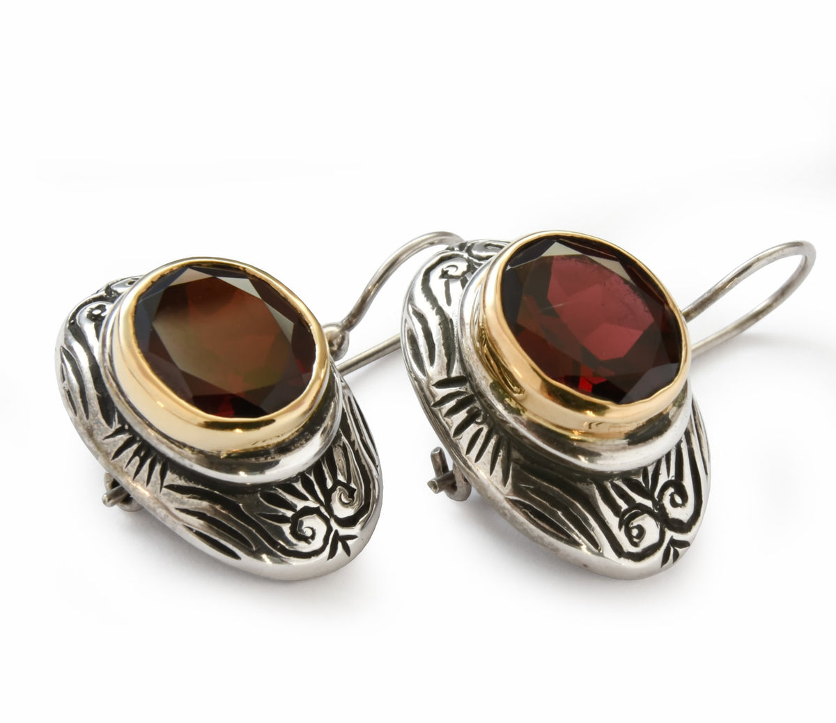 E0309 Oval Garnet filigree earrings