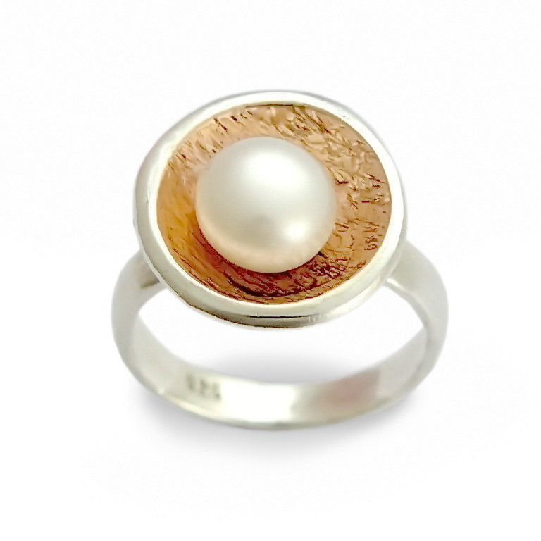 R1557B Pearl in a nest ring
