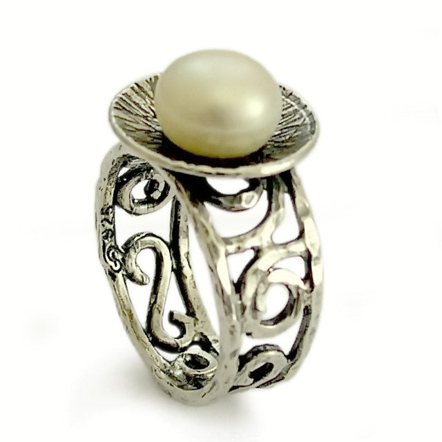R1544B Filigree silver large Pearl ring