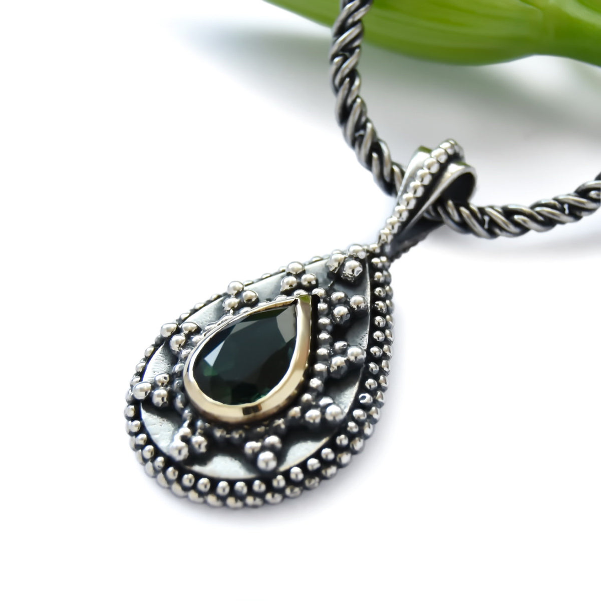 N0459 Mixed metals teardrop pendant necklace with green Quartz