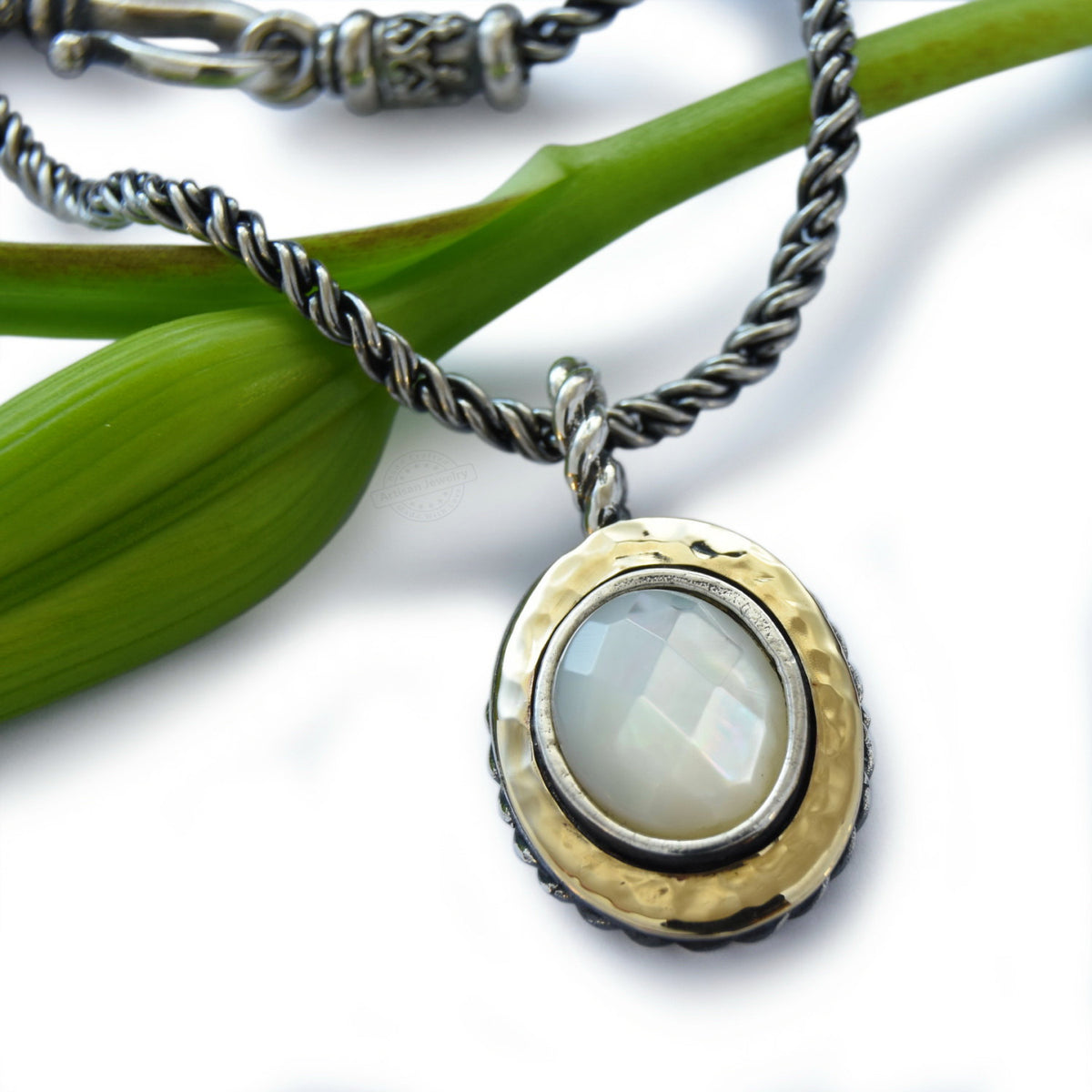 N4477-1 Mother of pearl two tone necklace