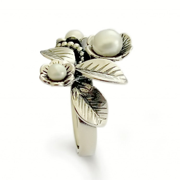 R1696 Silver flowers ring with Pearls