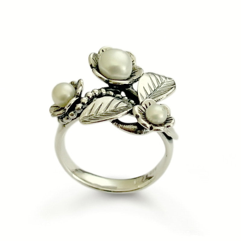 R1696 Silver flowers ring with Pearls