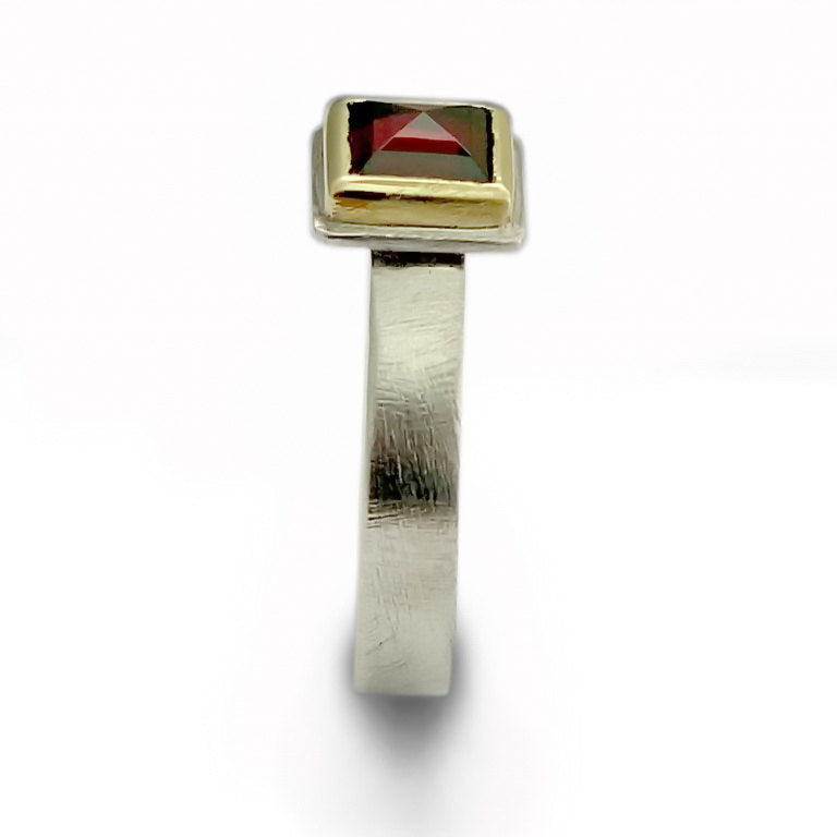 R1095A Square Garnet ring