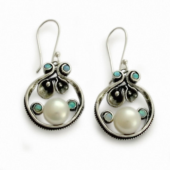 E2151 Pearl and Opal Flowers Earrings