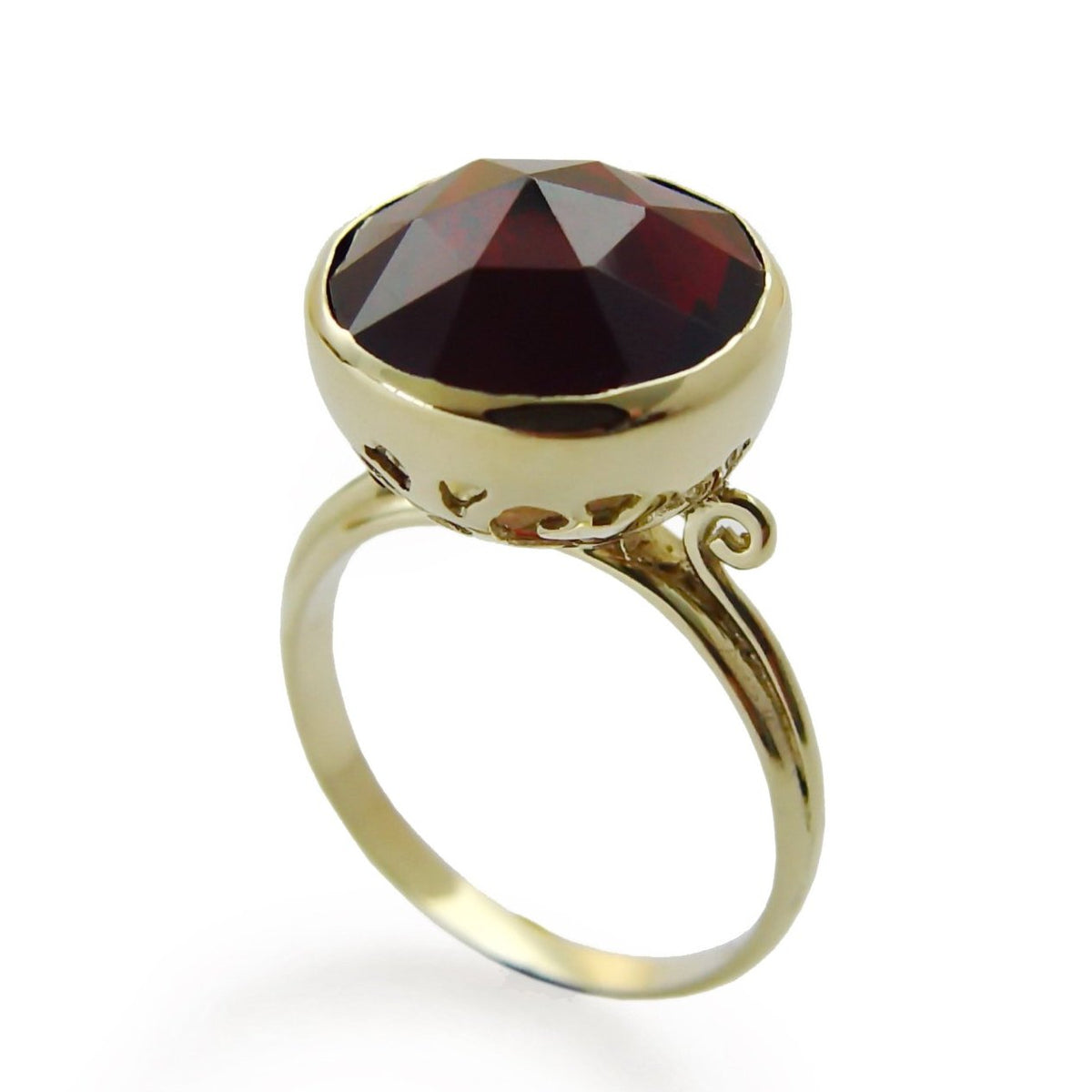 RG1501 Gold Victorian Ring with Garnet